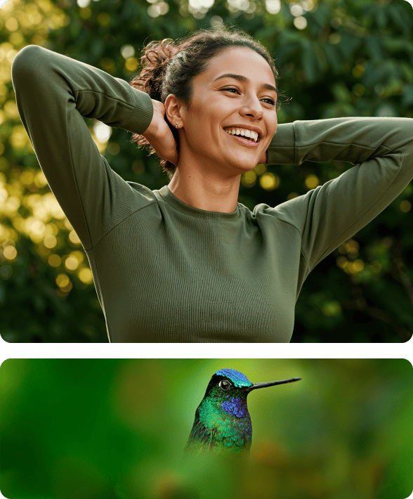 Pessoa sorrindo em um ambiente natural